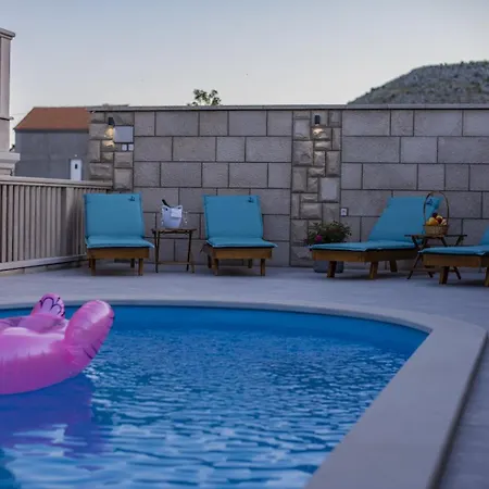 Ivanica Bih 12 Km Od Dubrovnika Ravno