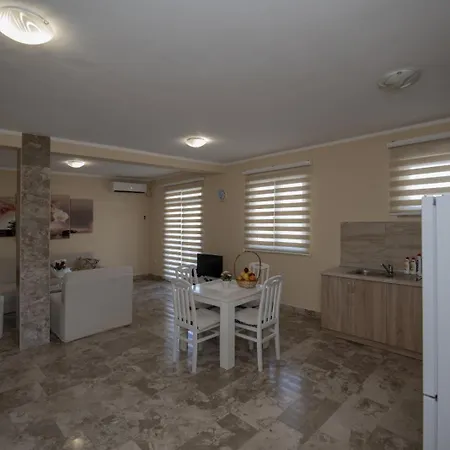 Ivanica Bih 12 Km Od Dubrovnika *