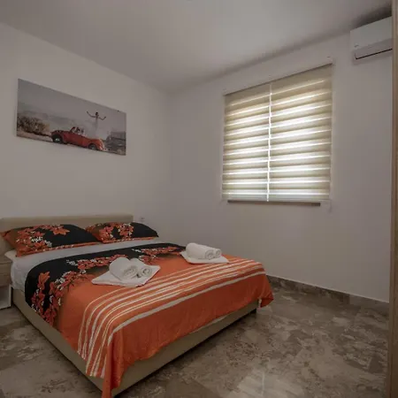 Ivanica Bih 12 Km Od Dubrovnika * Ravno