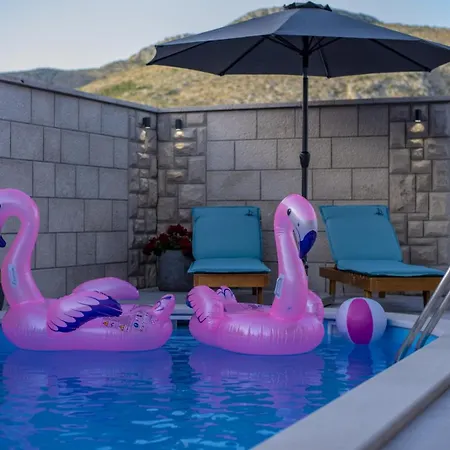 Ivanica Bih 12 Km Od Dubrovnika * Ravno